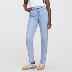 Reitmans High-Rise Light Wash Jeans – Subtle Acid Wash – Straight Leg